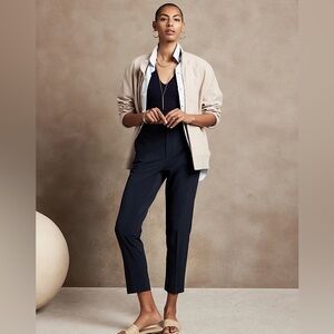 Banana Republic Airstretch Taper Pant M